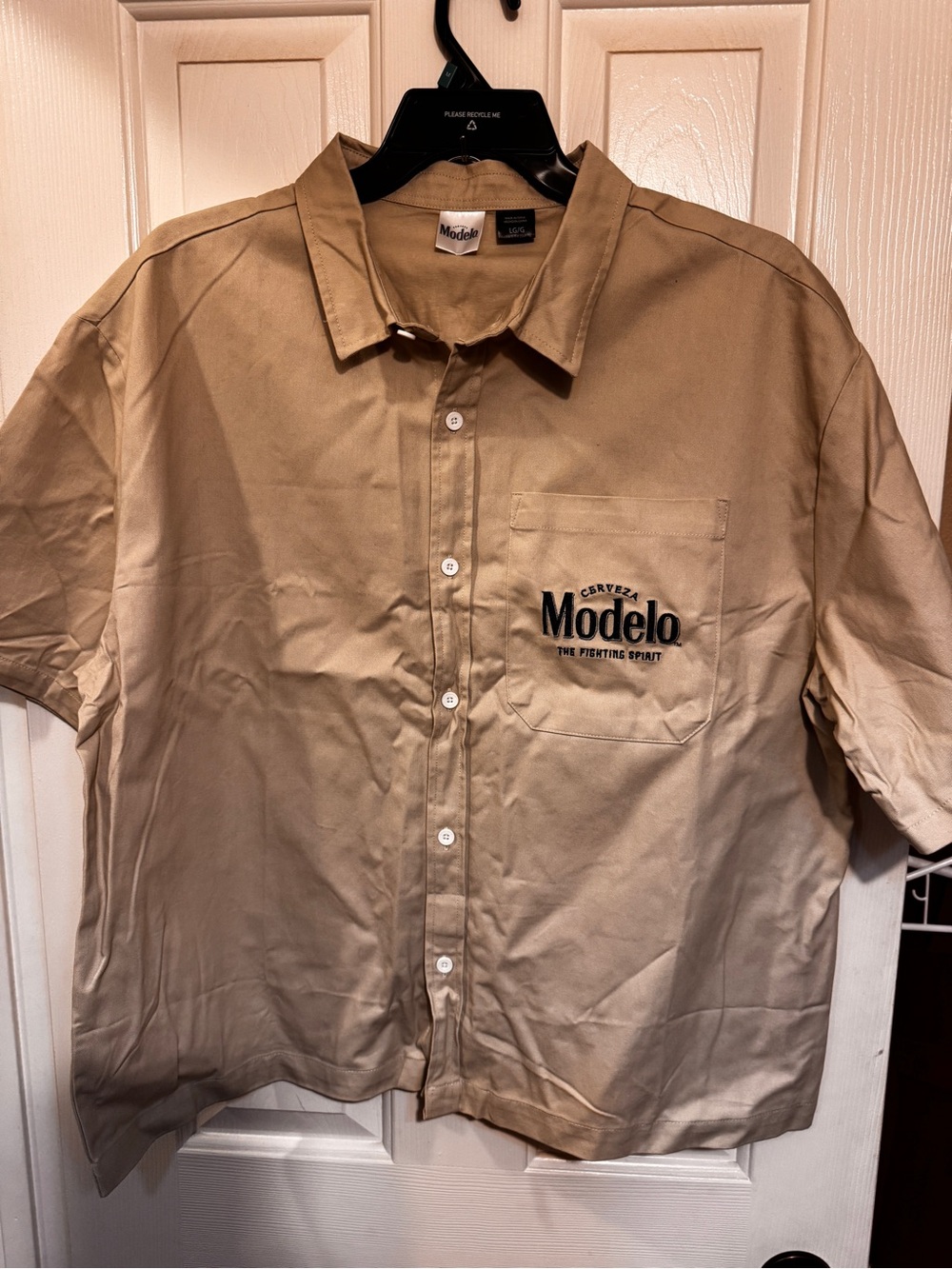 Modelo button up, size large wide fit new without tags. (Closet 16)